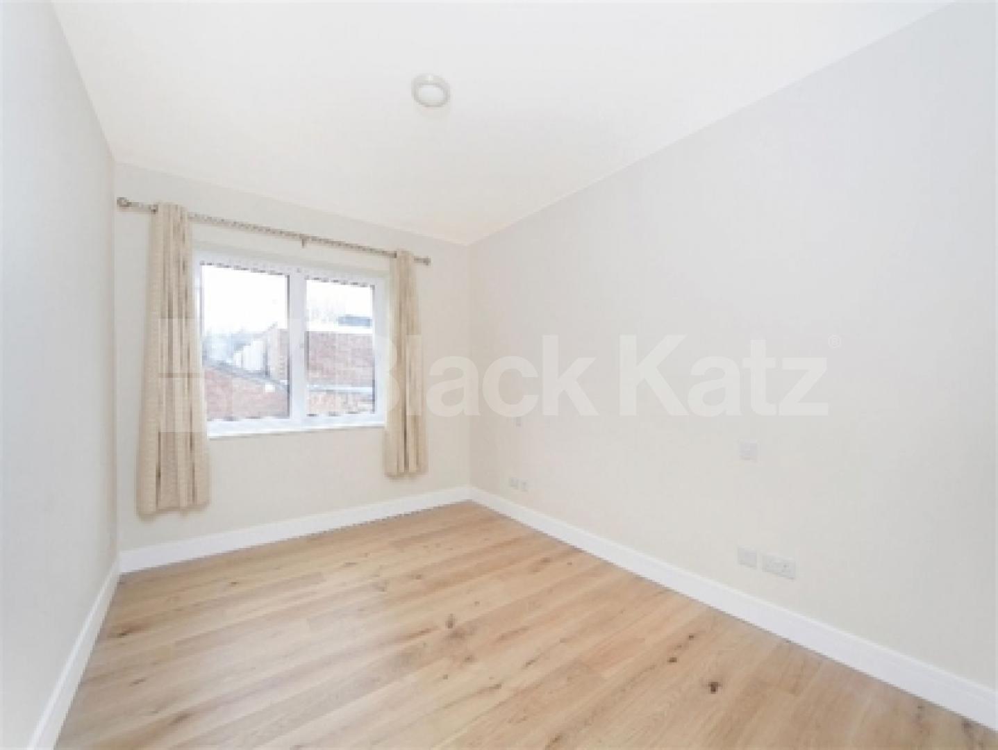 			LET, 2 Bedroom, 1 bath, 1 reception Flat			 Sutton Court Road, Chiswick